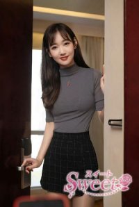 ももな (25歳) スレンダーで美脚が自慢なセラピスト。スラリとしたスタイルだけでなく、大きな瞳も印象的な彼女です。常にお客様に対する気配りも忘れず、その感じのよい応対はどんなお客様からも好評を頂いております。